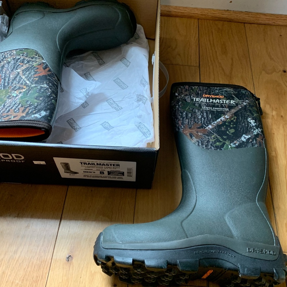 Dryshod trailmaster hunting muck boots. Mens 8 or Womens 9-10.